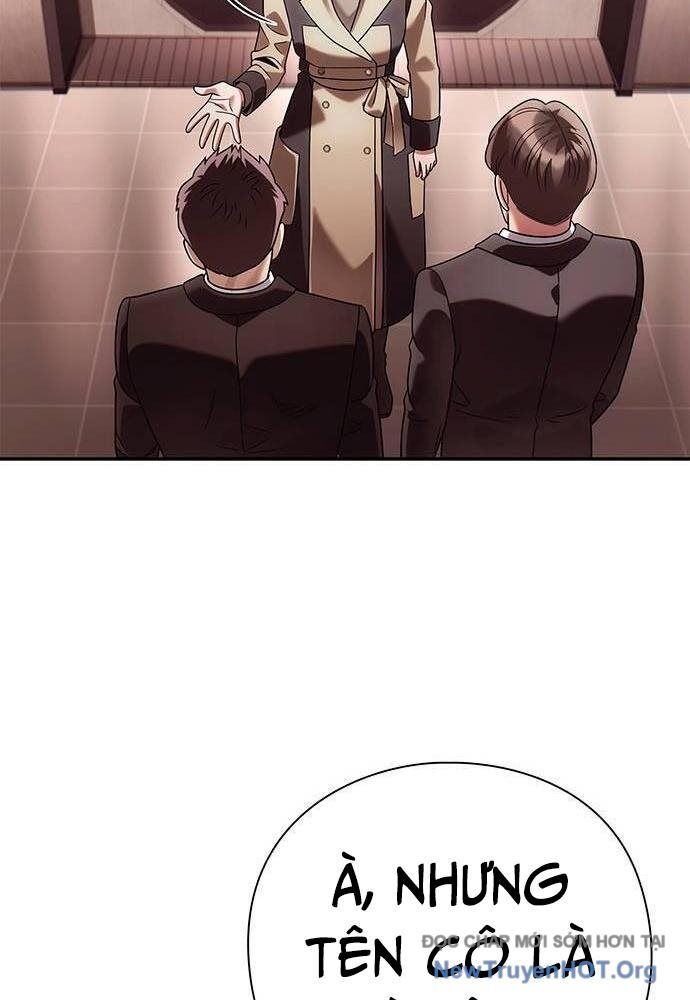 Nhân Viên Văn Phòng Nhìn Thấy Vận Mệnh