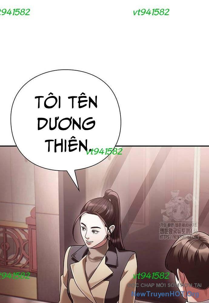 Nhân Viên Văn Phòng Nhìn Thấy Vận Mệnh