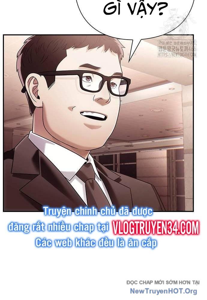 Nhân Viên Văn Phòng Nhìn Thấy Vận Mệnh