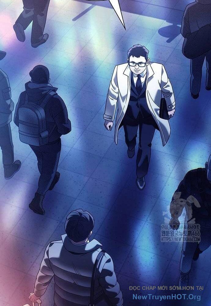 Nhân Viên Văn Phòng Nhìn Thấy Vận Mệnh